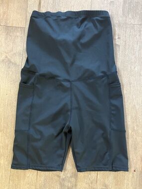 Maternity High-Waist Black Athletic Shorts with Side Pockets